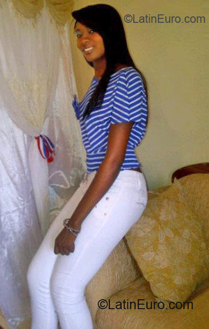 Date this stunning Dominican Republic girl Miguelina from Santo Domingo DO12105