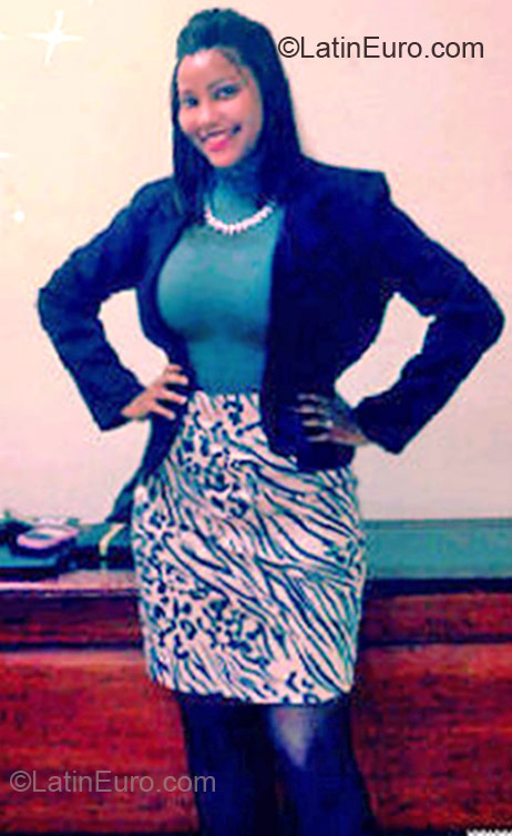 Date this voluptuous Dominican Republic girl Lala from Santo Domingo DO17598