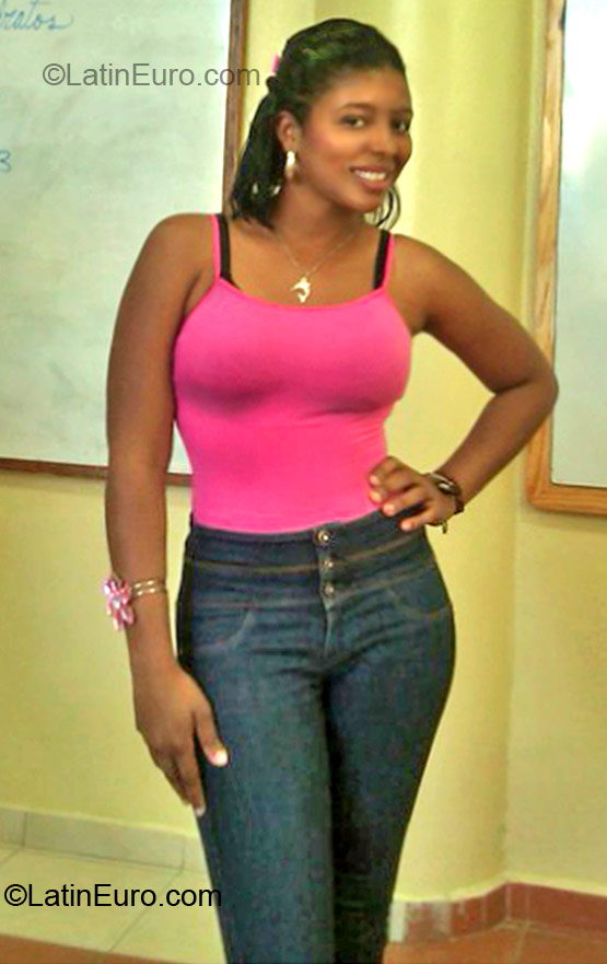 Date this delightful Dominican Republic girl Pamela from La Vega DO12110