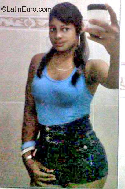 Date this foxy Dominican Republic girl Wilkaris from Santiago DO12125