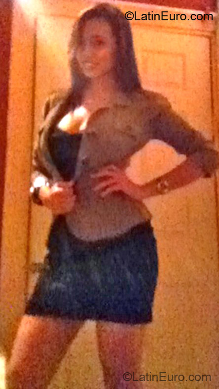 Date this nice looking Honduras girl Aby from San Pedro HN721
