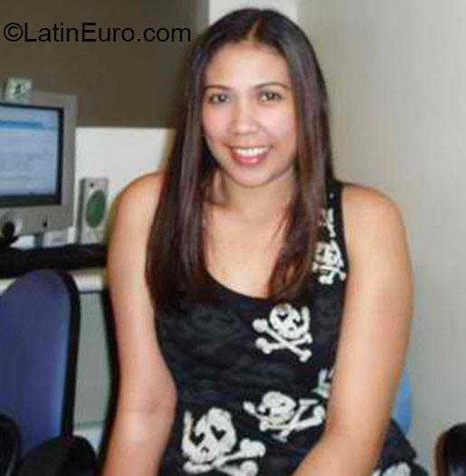 Date this exotic Philippines girl Myra from Manila PH621