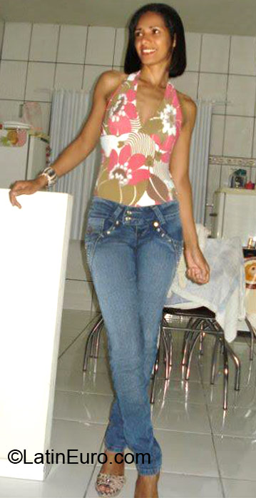 Date this nice looking Brazil girl Claudia from Nova Mutum BR7068
