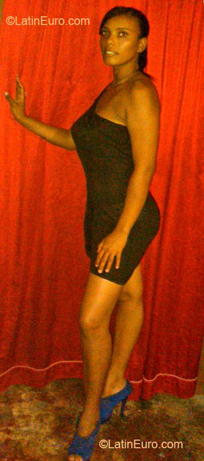 Date this athletic Dominican Republic girl Ysabel from Santo Domingo DO12218