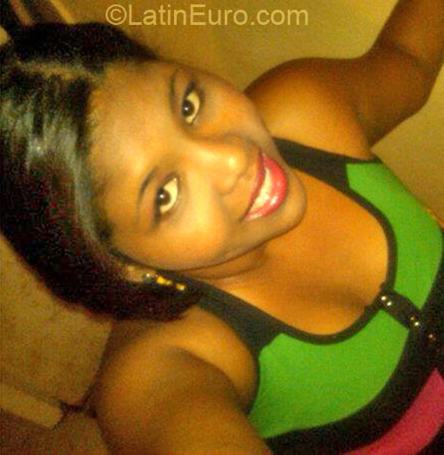 Date this cute Dominican Republic girl Genesis from Santo Domingo DO12256