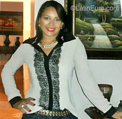 Date this lovely Dominican Republic girl Estefani from Santo Domingo DO12270