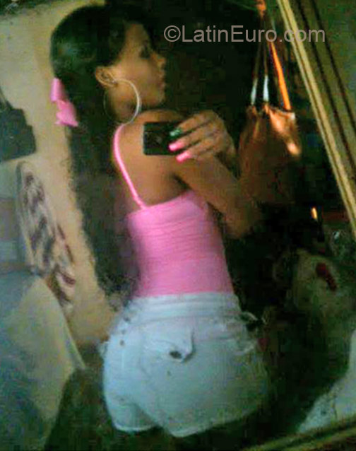Date this delightful Dominican Republic girl Yessica from Santo Domingo DO12330