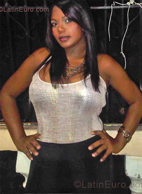 Date this hot Dominican Republic girl Fiordali from Santo Domingo DO19958