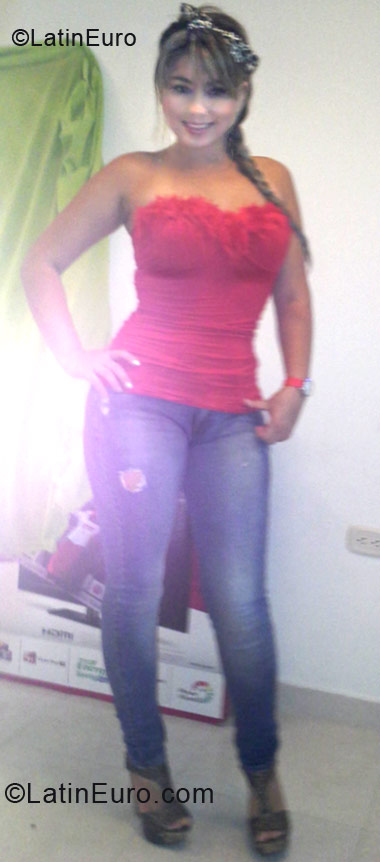 Date this voluptuous Colombia girl Monik from Bucaramanga CO11285