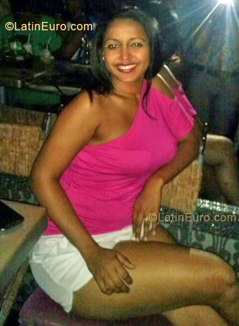 Date this gorgeous Dominican Republic girl Angie from Santo Domingo DO12488