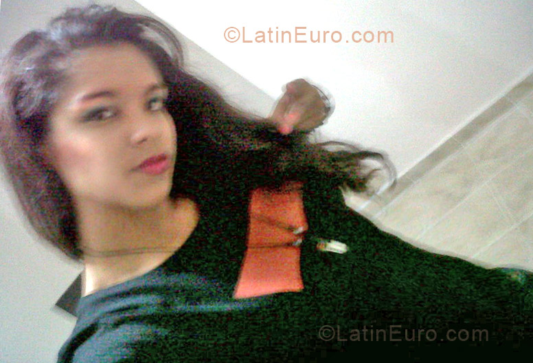 Date this hot Colombia girl Taty05 from Cali CO14753