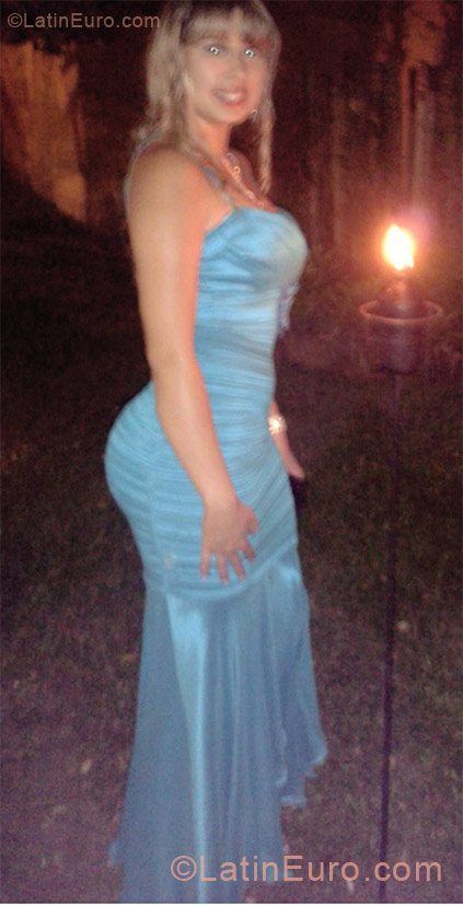 Date this young Colombia girl Paola from Cali CO18476