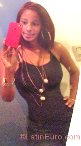 Date this nice looking Dominican Republic girl Saiuri from Santo Domingo DO14563