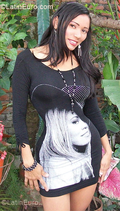 Date this attractive Colombia girl Maria from Cali CO11442
