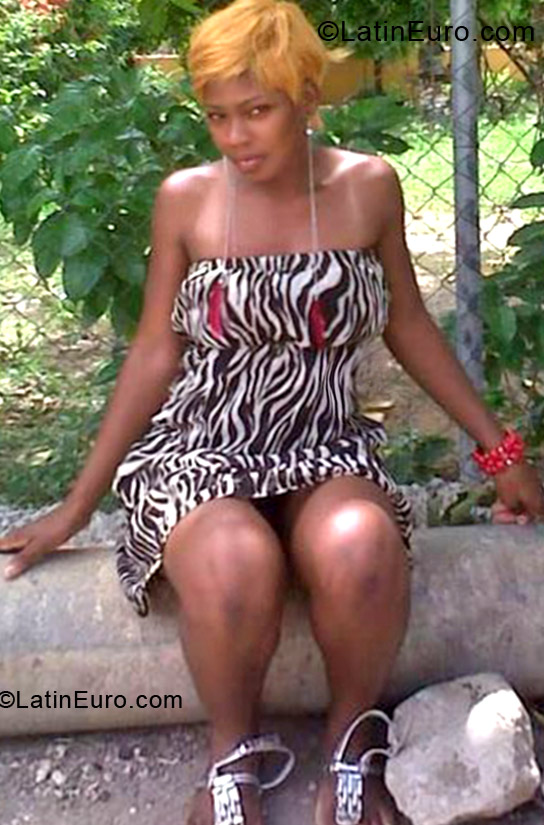 Date this athletic Jamaica girl Kristina from Kingston JM804