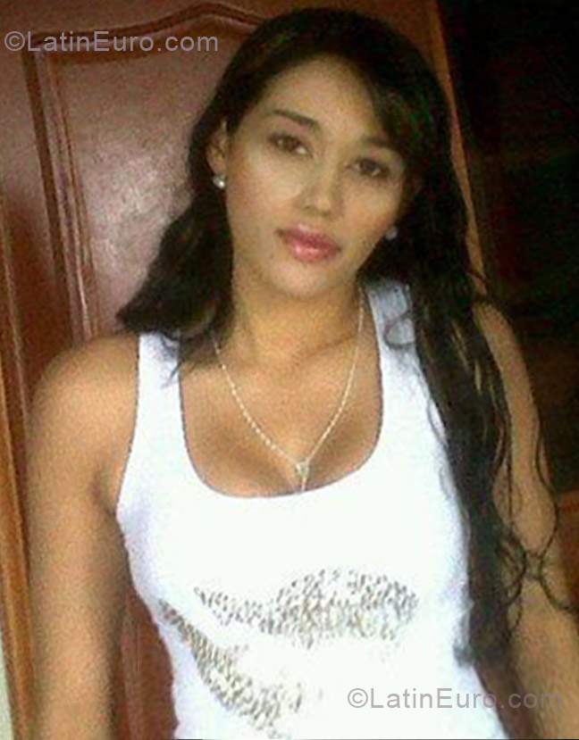 Date this young Colombia girl Ana from Medellin CO12178