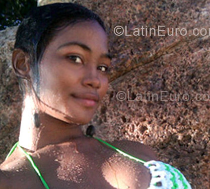Date this lovely Dominican Republic girl Yari from Santo Domingo DO12769