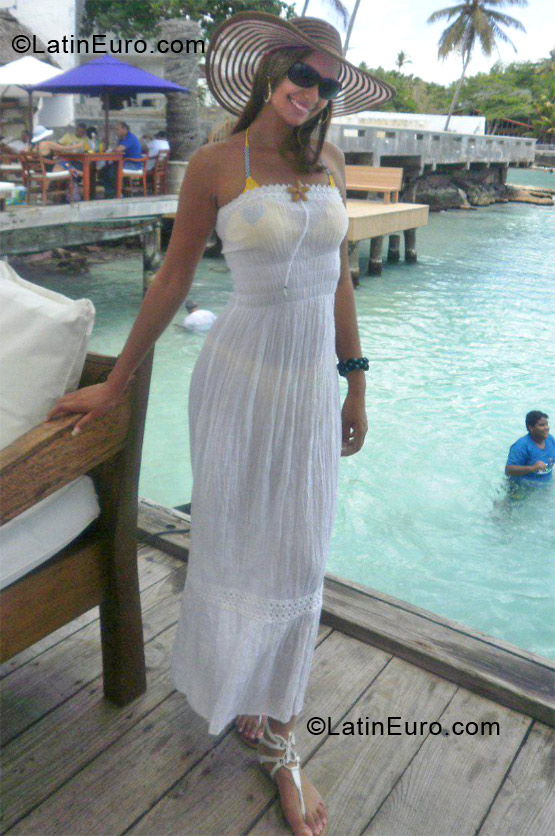 Date this gorgeous Dominican Republic girl Susan from Santo Domingo DO12843