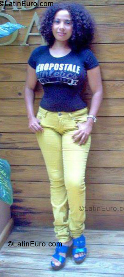 Date this exotic Dominican Republic girl Leonor from Santo Domingo DO12863