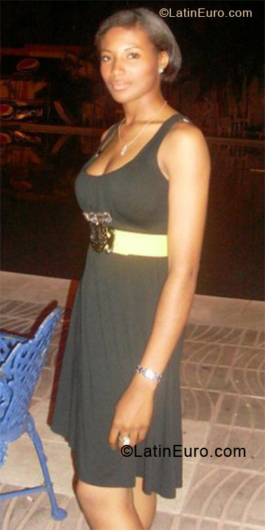 Date this sensual Dominican Republic girl Dey from Santo Domingo DO12901