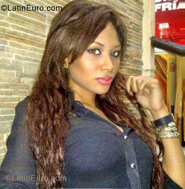Date this good-looking Dominican Republic girl Indira from Santo Domingo DO12971