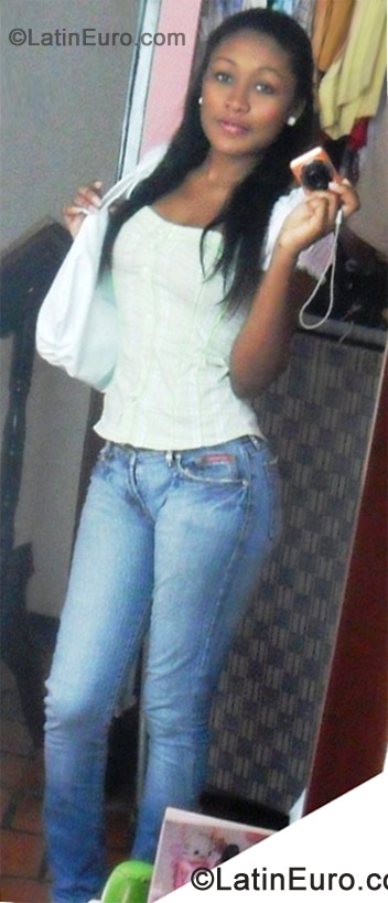 Date this good-looking Colombia girl Katherin from Cali CO11576