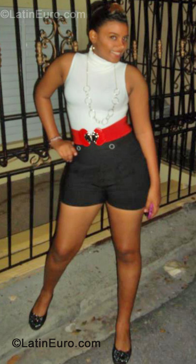 Date this nice looking Dominican Republic girl Estefania Delga from Santo Domingo DO13049