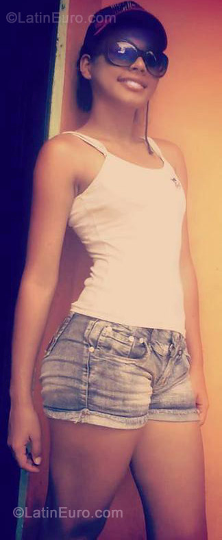 Date this nice looking Colombia girl Karollobaton from Neiva CO11622