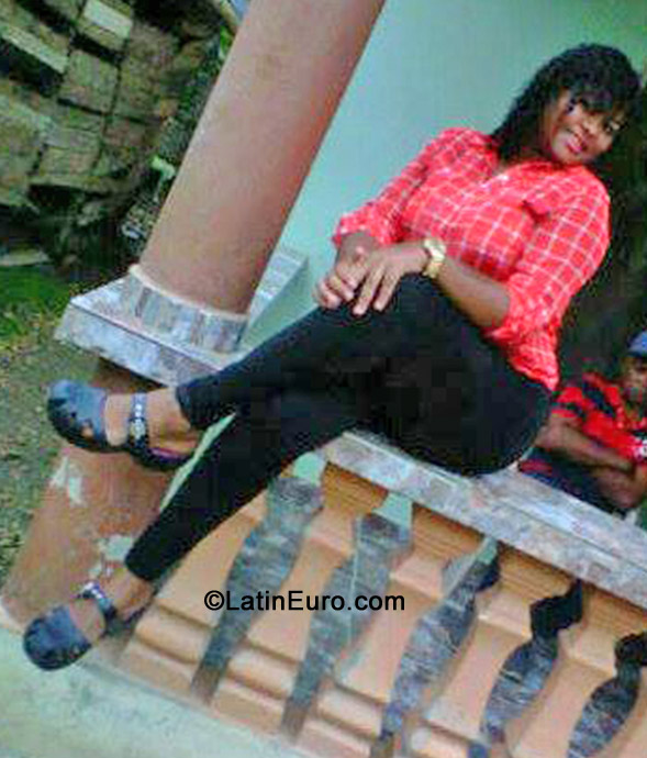 Date this nice looking Dominican Republic girl Idelki from Moca DO13204
