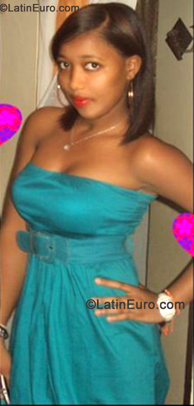 Date this sultry Dominican Republic girl Yeimy from Santiago DO13264