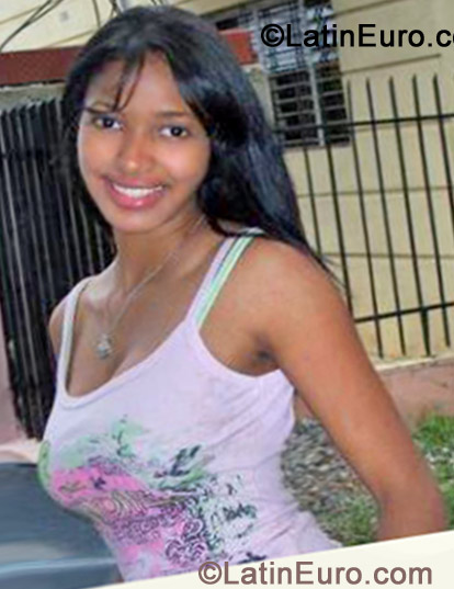 Date this delightful Dominican Republic girl Yessi from Santo Domingo DO13370