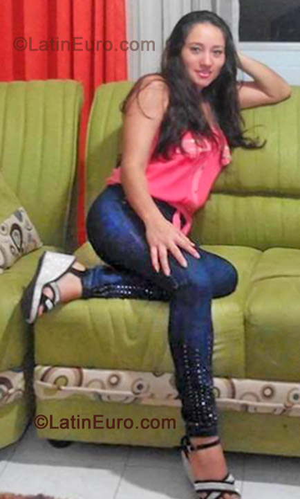 Date this pretty Colombia girl Angela mantilla from Cali CO11736