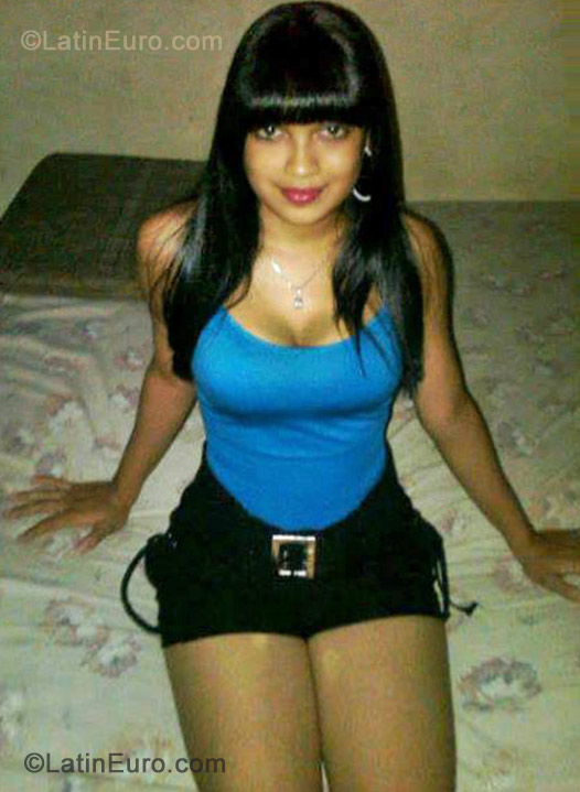 Date this charming Dominican Republic girl Yoenny from Santiago DO13491