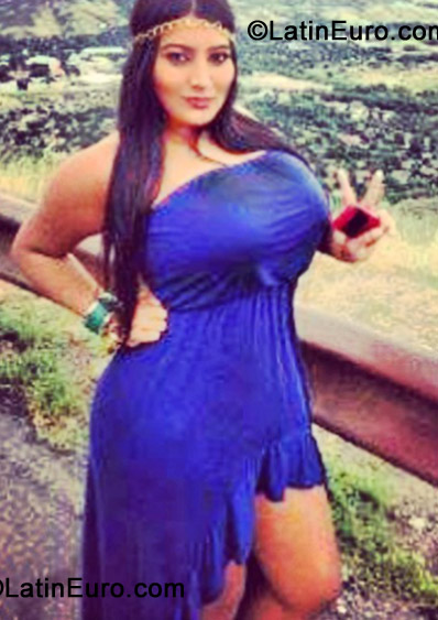 Date this young Colombia girl Tita from Cali CO11750