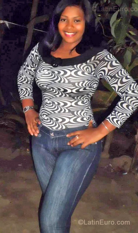 Date this beautiful Dominican Republic girl Yuly from Santiago DO13582