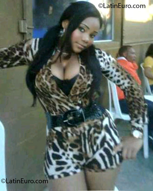 Date this happy Dominican Republic girl Sugie from Santo Domingo DO13681