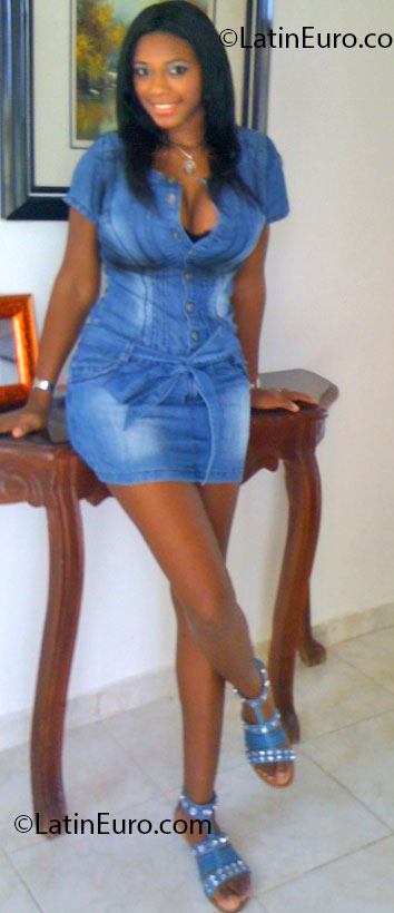 Date this lovely Dominican Republic girl Fernanda from Santo Domingo DO13814
