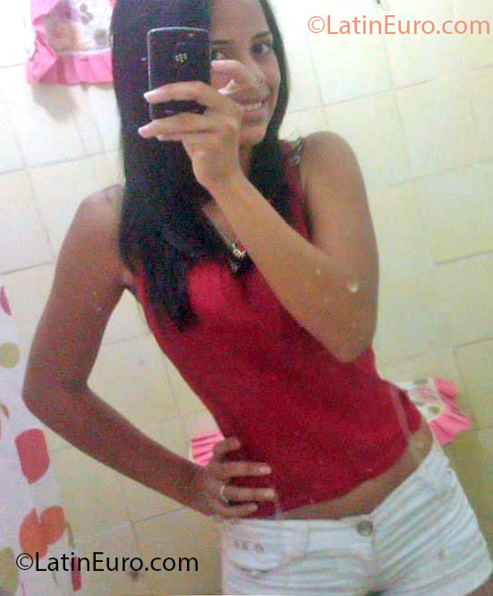 Date this good-looking Dominican Republic girl Estrela from Santo Domingo DO13955