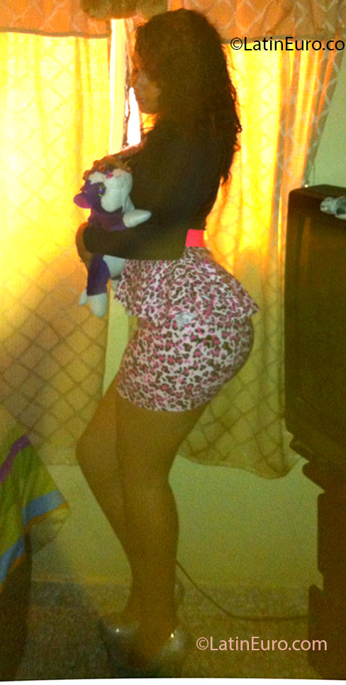 Date this athletic Dominican Republic girl ROSAURA from Santo Domingo DO13977