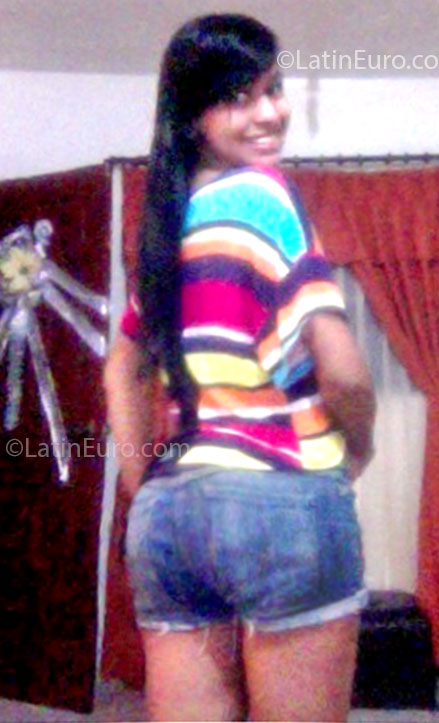 Date this sultry Dominican Republic girl Ferny from Santo Domingo DO14014