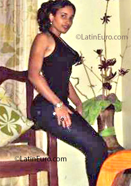 Date this pretty Dominican Republic girl Solangel from Santo Domingo DO14077