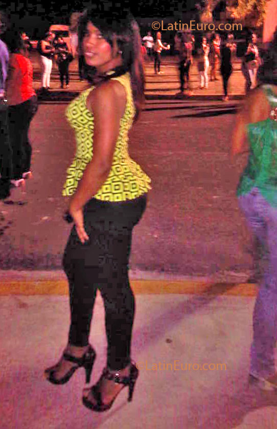 Date this sultry Dominican Republic girl Lydya from Santo Domingo DO14135