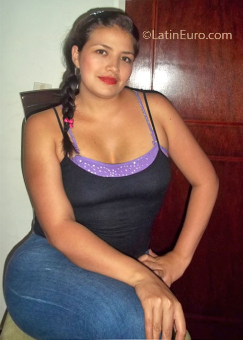 Date this foxy Colombia girl Manuela from Armenia CO11979