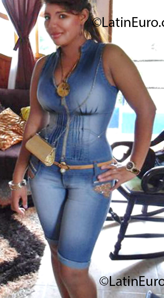 Date this delightful Colombia girl HEIDI ANAYA RAM from Cartagena CO11982