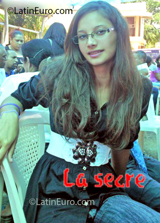 Date this stunning Dominican Republic girl Lisamarie from Santiago DO14272