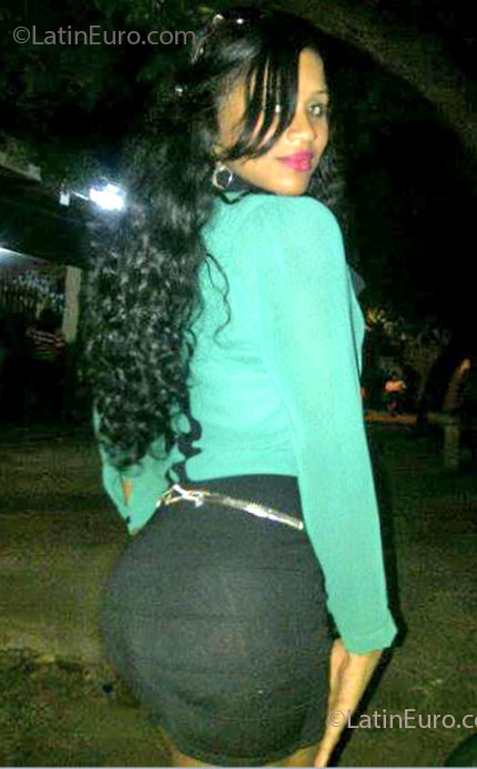 Date this voluptuous Dominican Republic girl Yessica from Santo Domingo DO14275