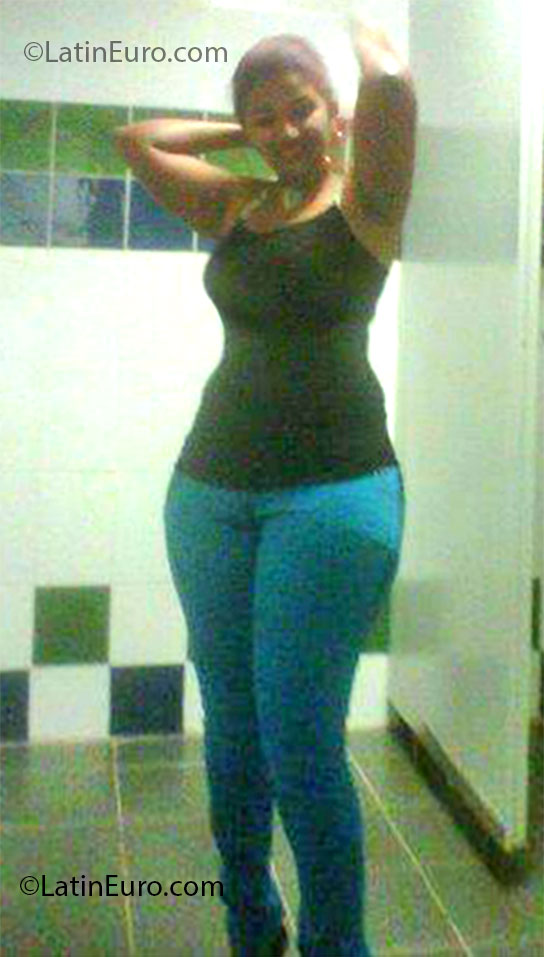 Date this attractive Dominican Republic girl Amarilis from Santiago DO14294