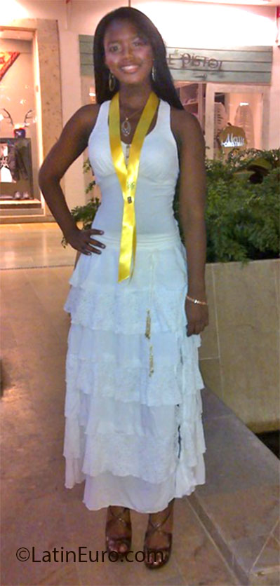Date this nice looking Colombia girl Luz angela from Cali CO12061