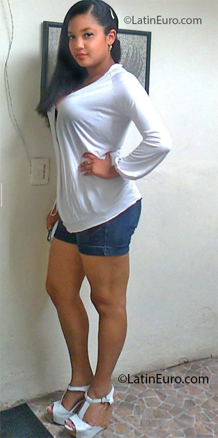 Date this sensual Colombia girl Vanessa from Cali CO12077