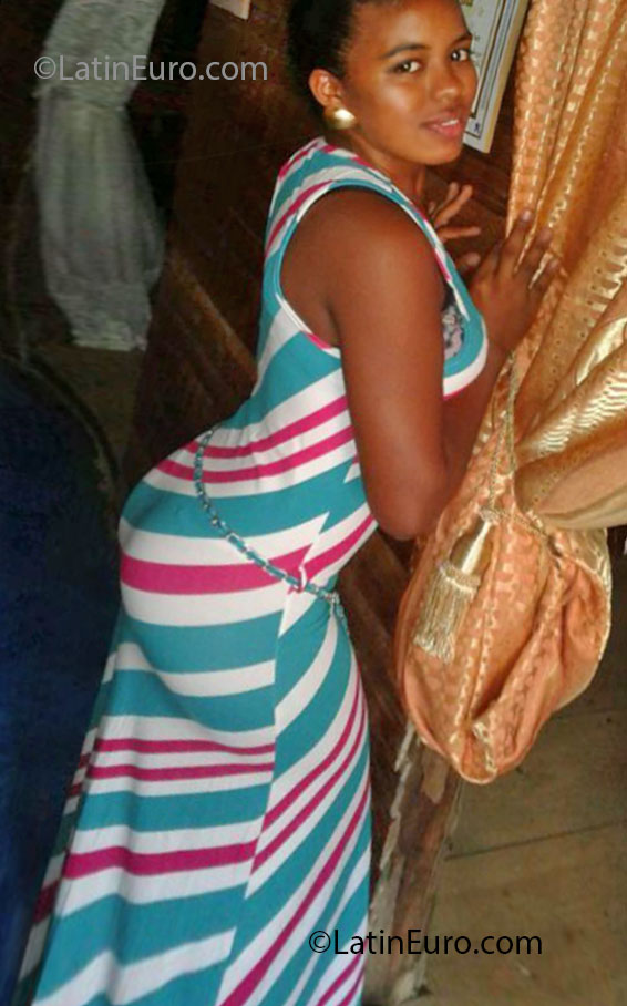 Date this hot Dominican Republic girl Eridania from Moca DO14348